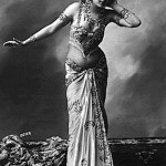 Sienna Miller come Mata Hari